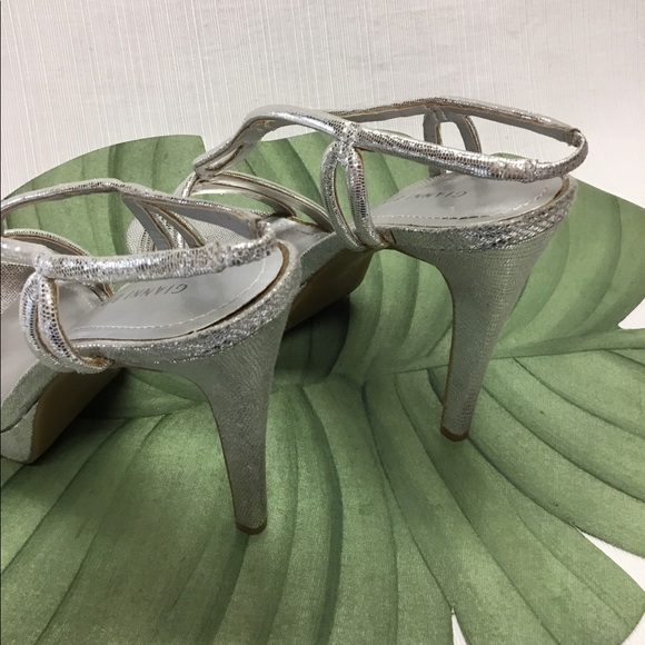 Gianni Bini Beautiful Silver Heels - Picture 7 of 10